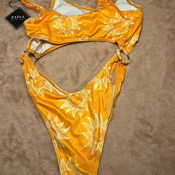 Zaful Yellow Sunshine Monokini - Picture 2 of 6